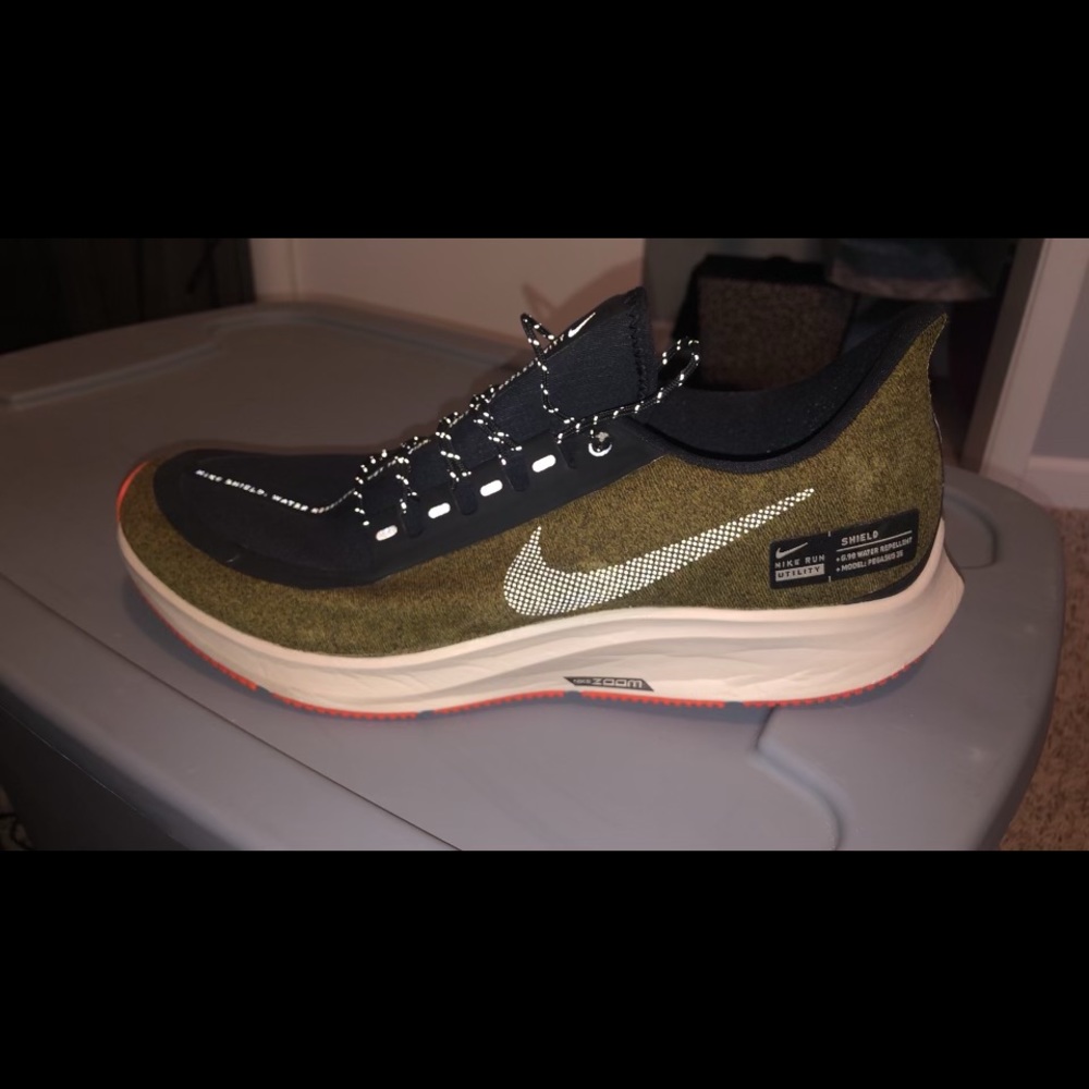 Nike Air Zoom Pegasus 35 shield in Olive like new